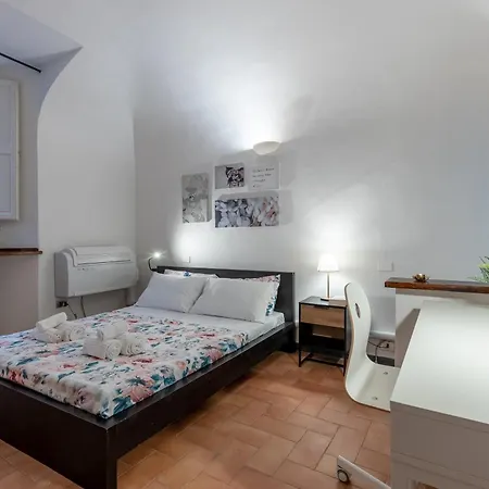 Guesthost - Piazza Dei Cavalieri Confortable Apartment *