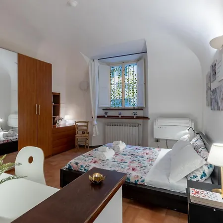 Daire Guesthost - Piazza Dei Cavalieri Confortable