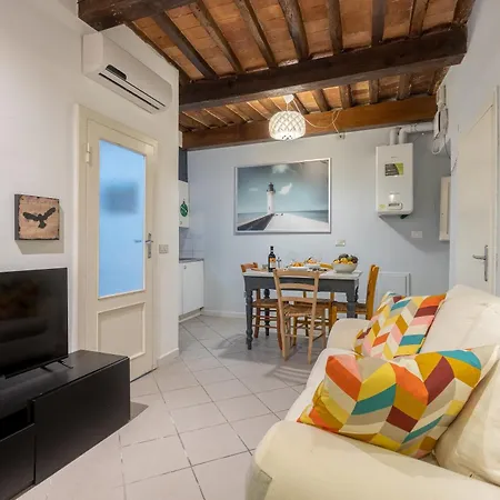 Apartment Guesthost - Piazza Dei Cavalieri Confortable Pisa