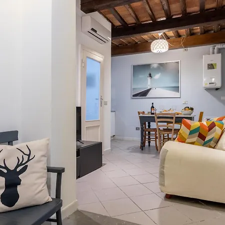 Guesthost - Piazza Dei Cavalieri Confortable