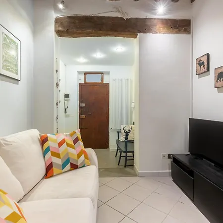 Guesthost - Piazza Dei Cavalieri Confortable Apartment *