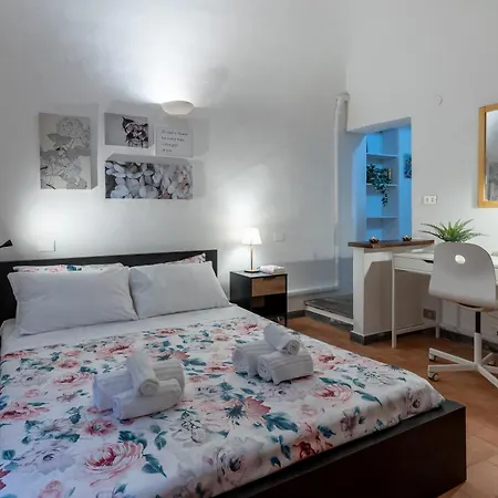 Piazza Dei Cavalieri Confortable Apartment